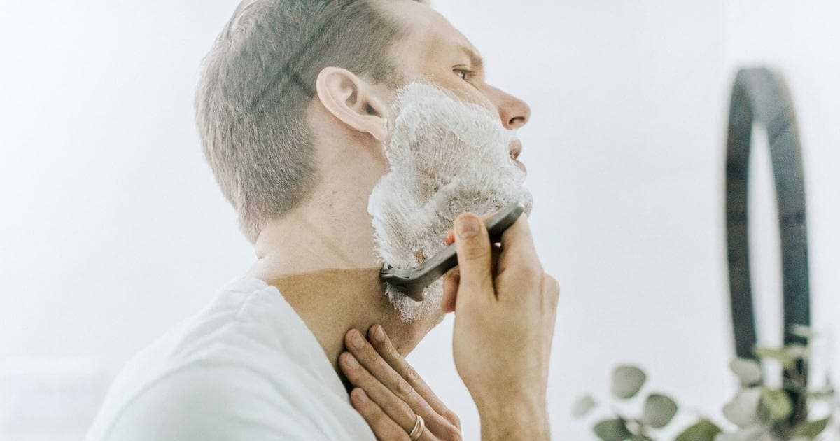 Czym mężczyźni golą twarz?